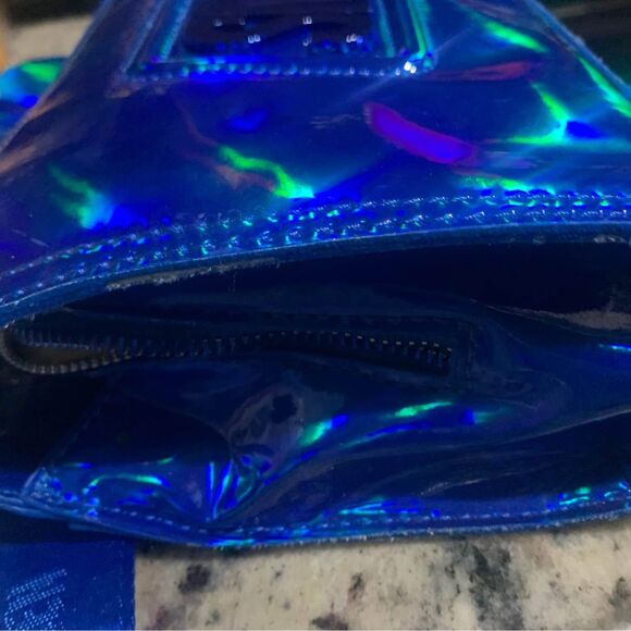 Steve Madden Iridescent Blue crossbody adjustable strap w/ many compartmentsNew - Picture 4 of 8